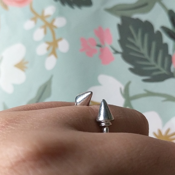 Nwot silver spike ring size 7 - Picture 2 of 2